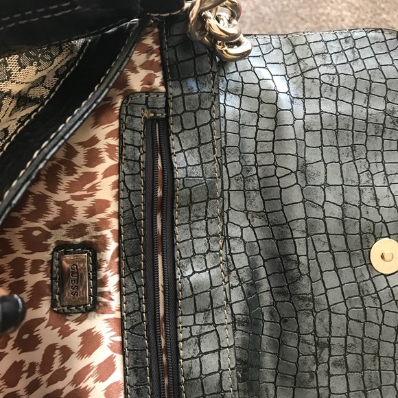 Authentic Guess shoulder bag - Picture 2 of 8